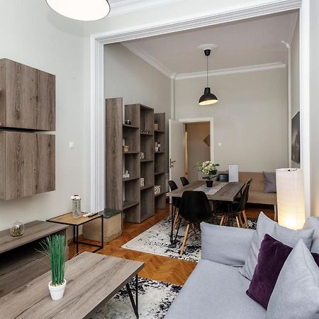 C.4 Red Rose #Colony_Central_Apartment Thessaloníki Ngoại thất bức ảnh