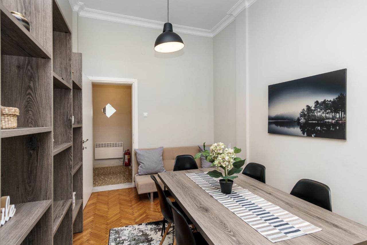 C.4 Red Rose #Colony_Central_Apartment Thessaloníki Ngoại thất bức ảnh
