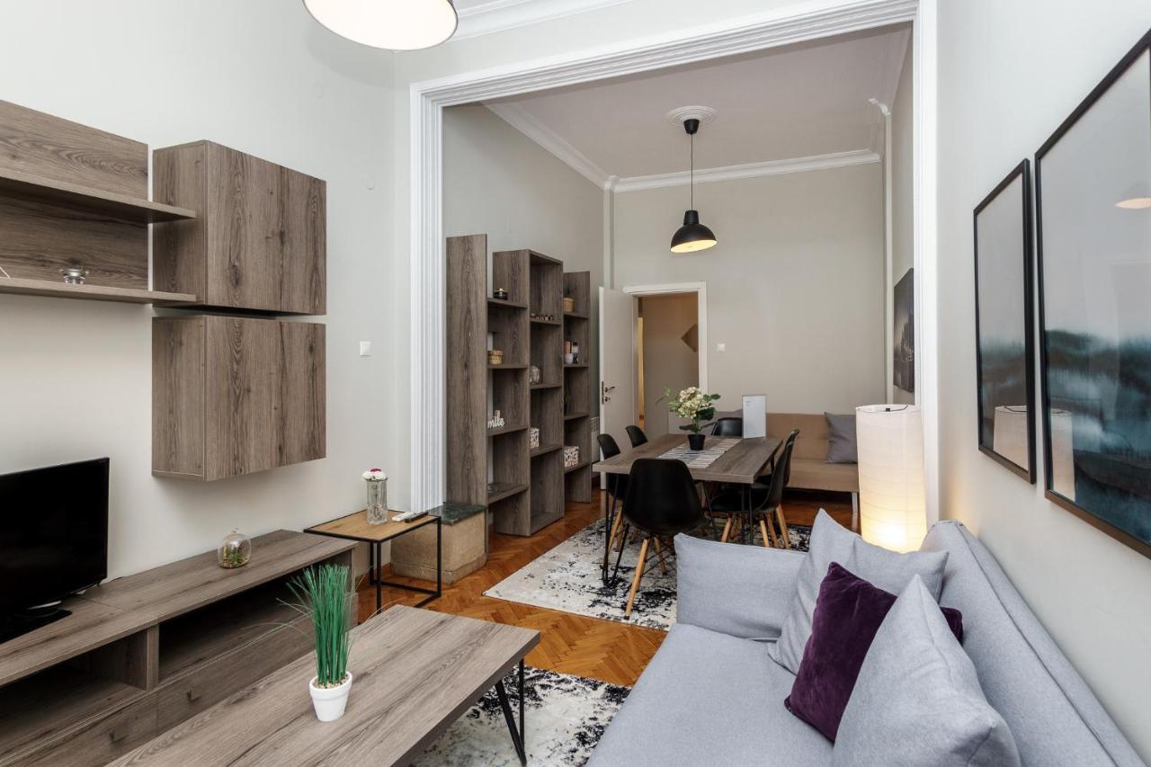 C.4 Red Rose #Colony_Central_Apartment Thessaloníki Ngoại thất bức ảnh