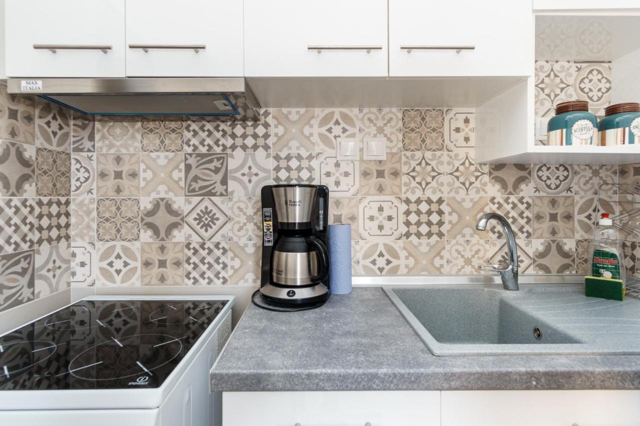 C.4 Red Rose #Colony_Central_Apartment Thessaloníki Ngoại thất bức ảnh