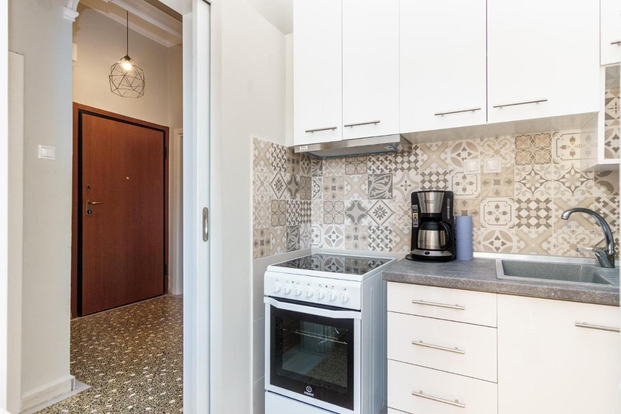 C.4 Red Rose #Colony_Central_Apartment Thessaloníki Ngoại thất bức ảnh