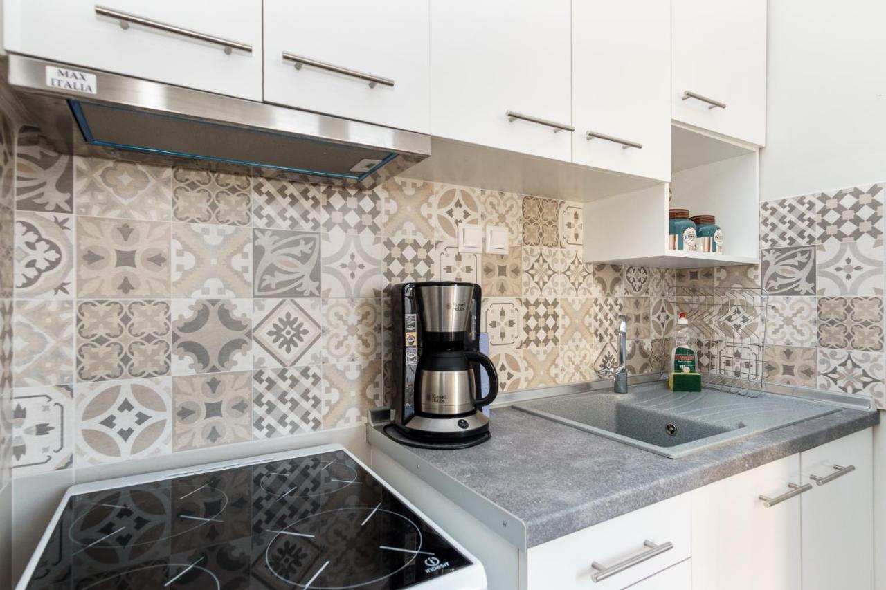 C.4 Red Rose #Colony_Central_Apartment Thessaloníki Ngoại thất bức ảnh